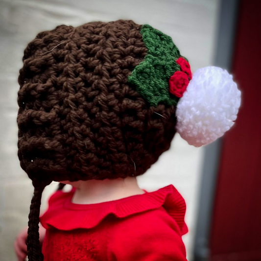 Christmas super chunky pudding bonnet with pompom and holly